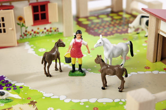 Großes Bauernhaus aus Holz + Tierfiguren 23 Stück