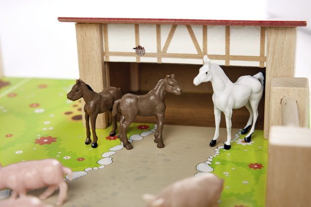 Großes Bauernhaus aus Holz + Tierfiguren 23 Stück