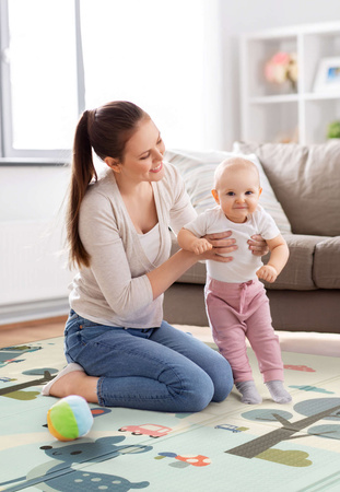 HUMBI Spielmatte Baby, Krabbelmatte, XPE Schaumstoff, Doppelseitig, Flatbar, Wasserdicht, Extra Größe, Teppich Babymatte, Rutschfest, 200x180x1 cm Pastellfarbene Straßenbäume, Hirsche, kontrastierende Bilder