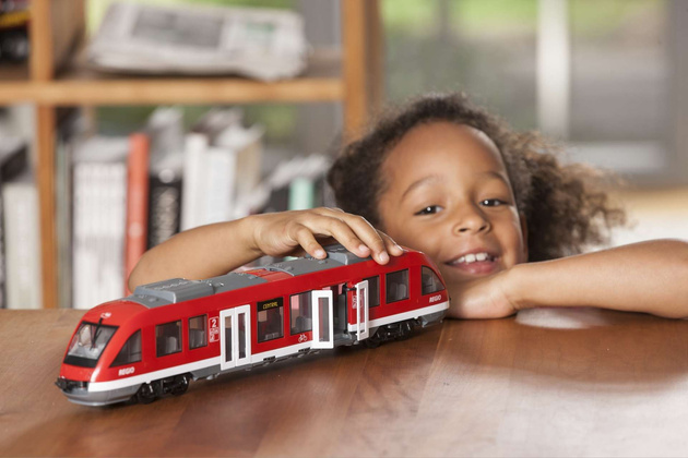 Stadtbahn mit zu öffnenden Türen Tram Regio