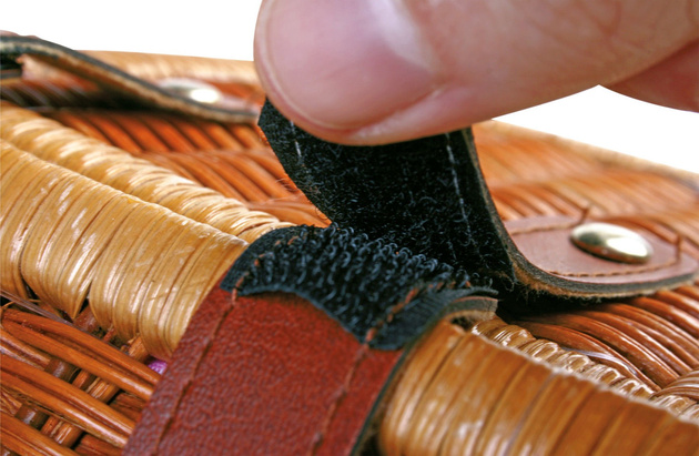 Kleiner Picknickkorb aus Weidengeflecht Foot mit Zubehör romantisch 30 Stück