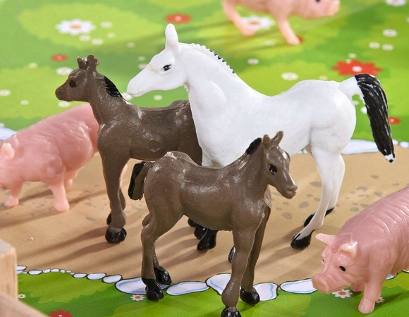 Großes Bauernhaus aus Holz + Tierfiguren 23 Stück