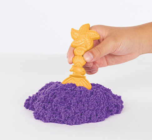 Kinetic Sand Kunststoff kinetische Sandburg Set mit lila Sand + Formen Tablett und Zubehör Spin Master