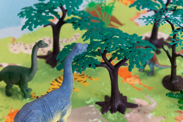 Savage set Wilder Satz von Dinosaurierfiguren in einem Behälter 40 Stück