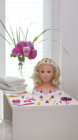 Klein große Prinzessin Coralie Kamm und Styling Kopf + Make-up-Palette