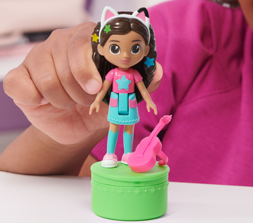 Gabby's Dollhouse Cat Set aus 7 Deluxe Gabby's Dollhouse Figuren + Überraschungszubehör