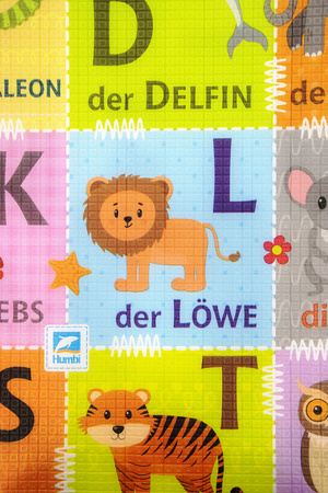Humbi doppelseitige Lernmatte aus Schaumstoff mit deutschem Alphabet EPE 180x150x1 cm