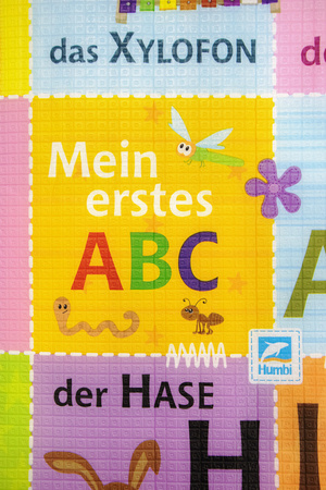 Humbi doppelseitige Lernmatte aus Schaumstoff mit deutschem Alphabet EPE 180x150x1 cm