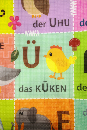 Humbi doppelseitige Lernmatte aus Schaumstoff mit deutschem Alphabet EPE 180x150x1 cm