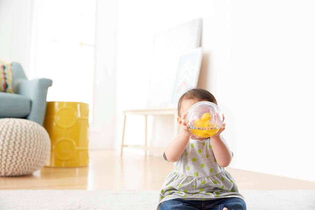 Badeente in einem Ball Watermates