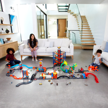 Hot Wheels Stuntkanister-Set + Spielzeugauto