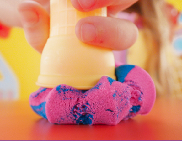 Kinetic Sand kinetischer Sand Eiscreme Set Soft Serve Station + Zubehör