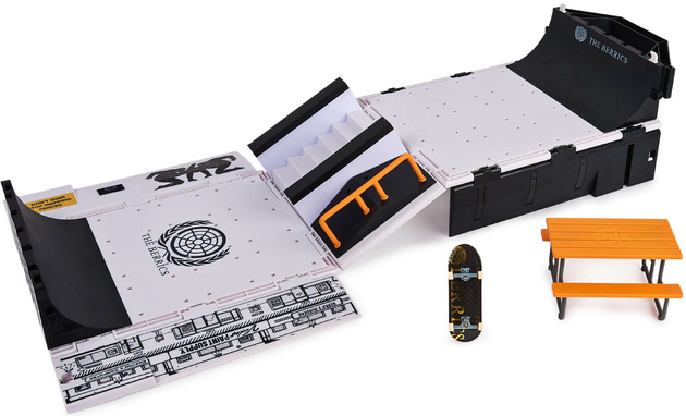 Tech Deck Folding Set Skate Park Ramp Fingerboard + Board von The Berrics