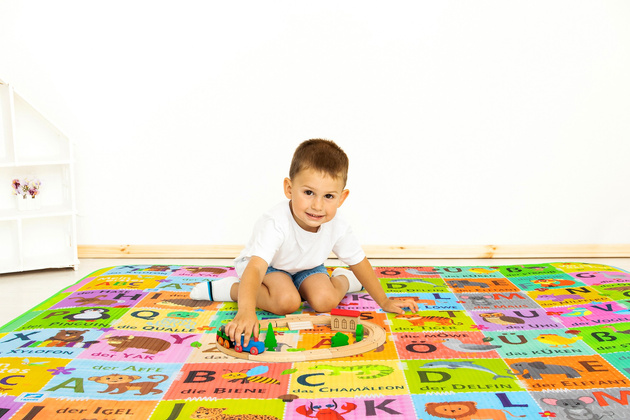 Humbi doppelseitige Lernmatte aus Schaumstoff mit deutschem Alphabet EPE 180x150x1 cm