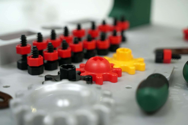 Bosch große Werkstatt mit Werkzeug für Kinder 77 Stück Klein 8574