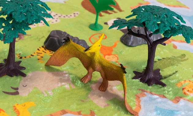 Savage set Wilder Satz von Dinosaurierfiguren in einem Behälter 40 Stück