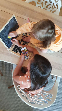Holzlaptop mit Magnettafel und Kreidetafel