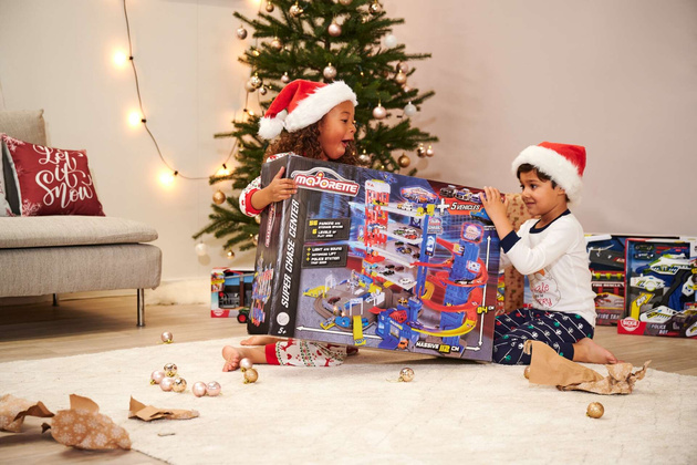 Großes multifunktionales Garagenset Super Chase Centre + 4 bunte Autos Polizeiwagen und blauer Zug Licht Sound