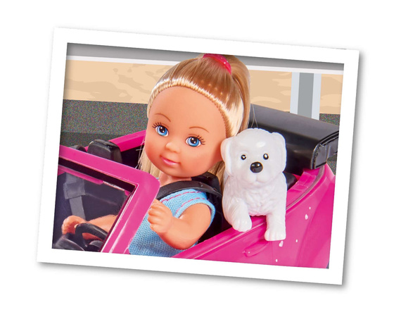 Evi Liebespuppe im Cabrio New Beetle doggy