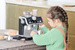 Spielzeug-Kaffeemaschine mit Milchaufschäumer DeLonghi Little Barista Set