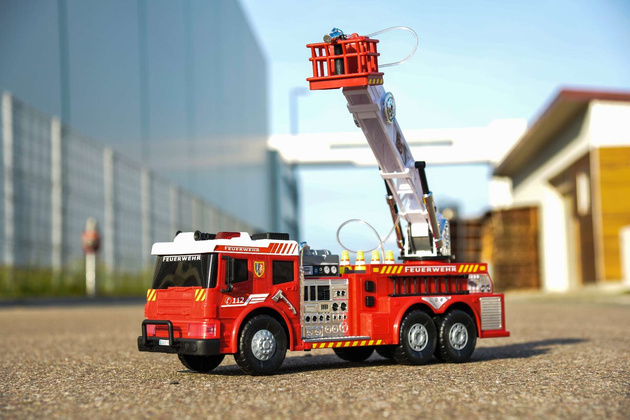 Feuerwehr Ferngesteuertes Feuerwehrauto mit beweglicher Leiter RC Licht/Sound