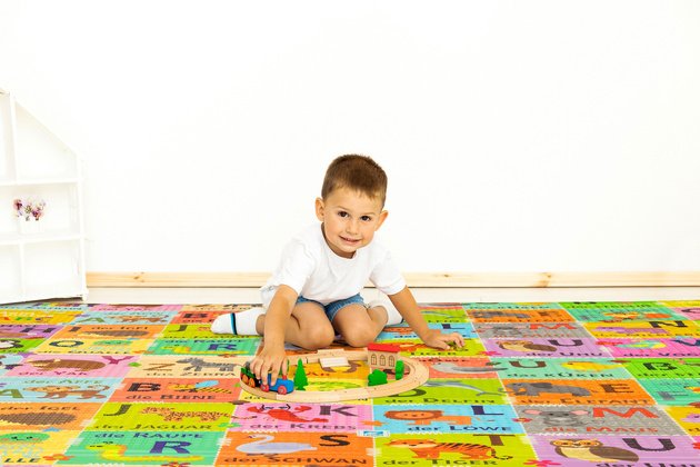 Humbi doppelseitige Lernmatte aus Schaumstoff mit deutschem Alphabet EPE 180x150x1 cm