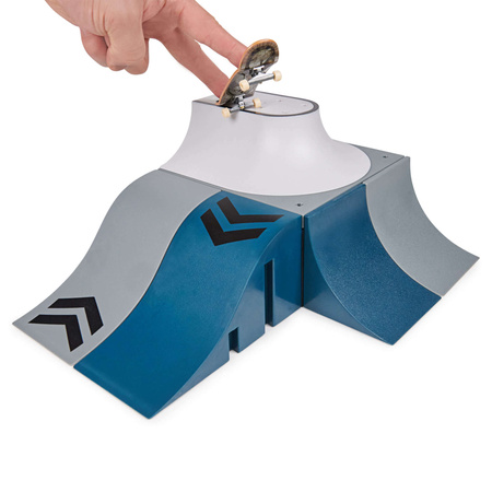 Tech Deck Fingerboard Speedway Hop Ramp + Skateboard Set