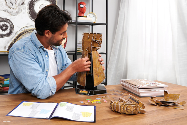 Puzzle 4D Build Marvel Infinity Gauntlet 3D Modell zum Zusammenbauen