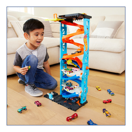 Hot Wheels City transformierbares Rennsportturm-Set + Fahrzeug