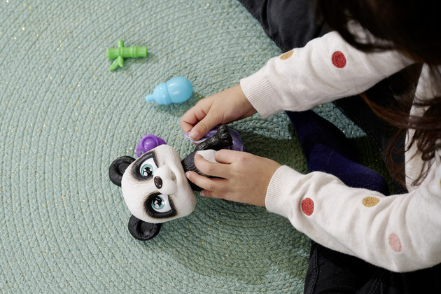 Pamper Petz Pando Interaktive Figur trinkt Pipi + Zubehör Diaper Gang