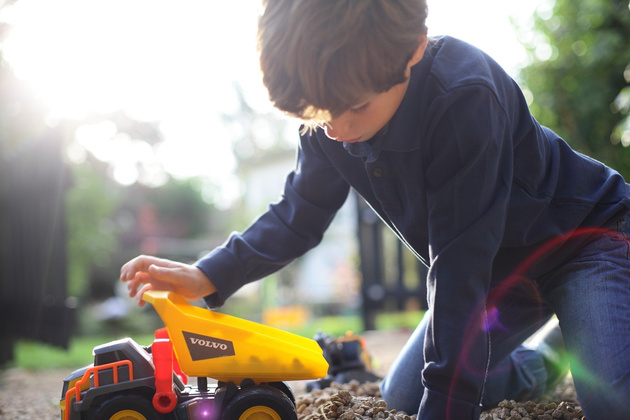 Dickie 372-5004 Volvo Construction Kipper mit Licht und Ton